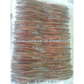 Filetes salgados de anchova